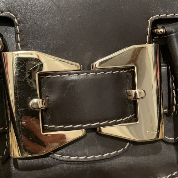 Authentic Gucci Monogram Queen Gold Bow Handbag - Picture 10 of 17